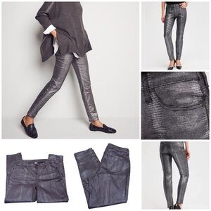Chico’s Girlfriend Coated Gator Ankle Jeans in Silver Grey Size 12 R